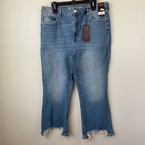 NWT No Boundaries High Rise Cropped Flare Jeans Size 17 - Picture 1 of 6
